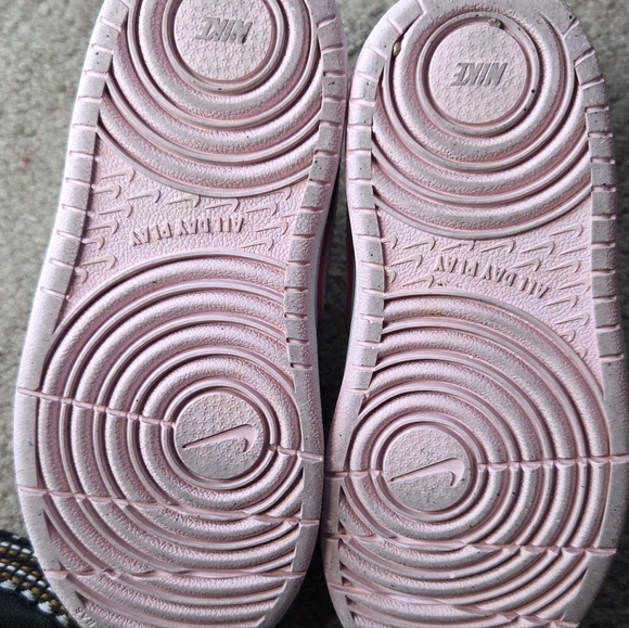 Nike Girls Court Borough Low Size 9C Pink White Shoes Slip On - Picture 7 of 9